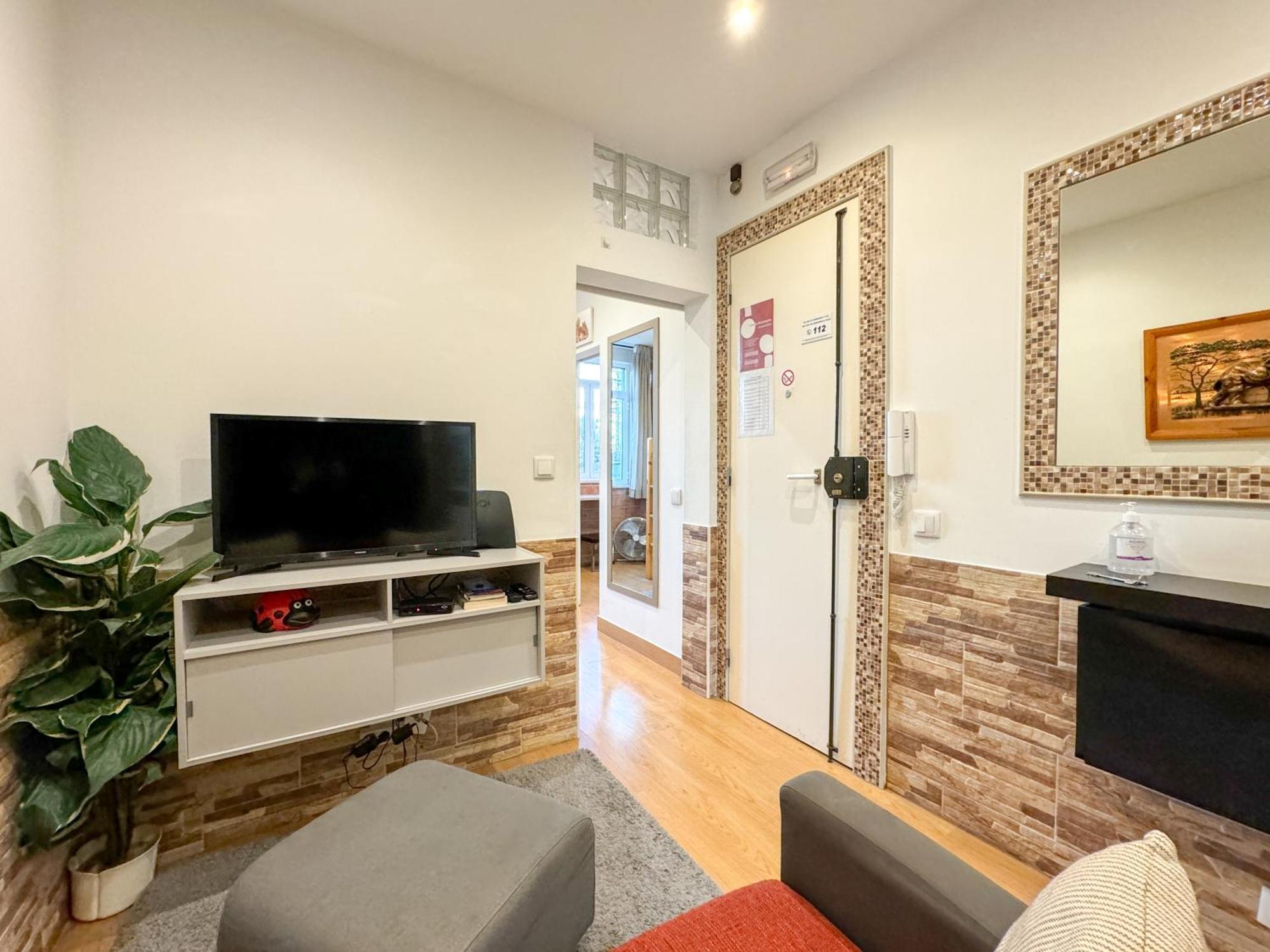 Appartamento Quiet And Cozy, Easy Access To Lisbon Highlights #1880 Esterno foto